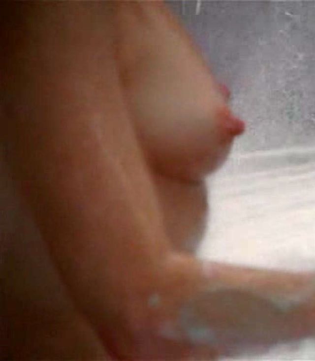 Vienna Moore sex pics chloe naked video scene moore shower amanda clear julianne seyfrieds